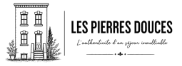 Dessin en noir et blanc d'une maison charentaise à Angoulême, avec des plantes, le texte « LES PIERRES DOUCES » et un salon authentique.