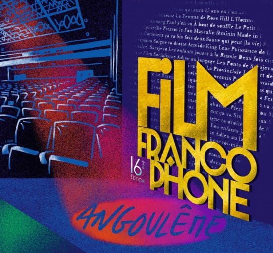 Une charmante salle de cinéma aux fauteuils rouges à Angoulême, avec un grand écran, le Festival du cinéma francophone et une ambiance chaleureuse en Charente.