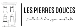 Logo en noir et blanc représentant une maison charentaise à Angoulême, avec « LES PIERRES DOUCES » et un accueil authentique.